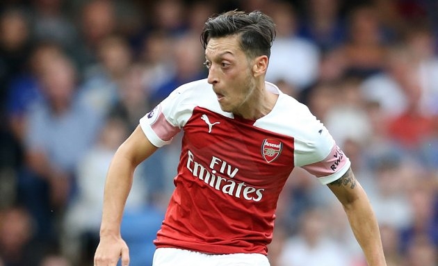 Lawan Spurs Ozil Absen, Signal bakal Dijual Januari?